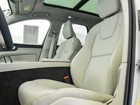 Certified 2025 Volvo XC60 T8 Plus w/ Protection Package Premier image 19