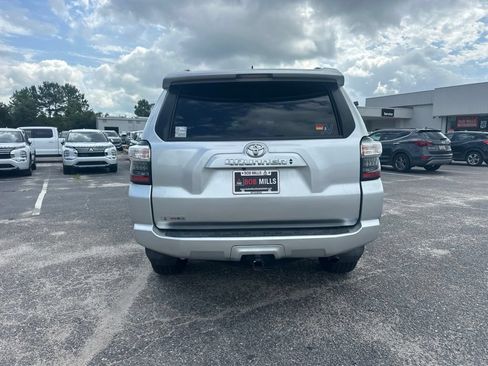 Used 2021 Toyota 4Runner SR5 Premium w/ Moonroof Package RWD image 4