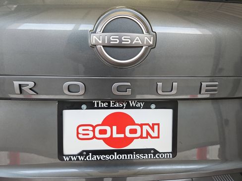 Used 2024 Nissan Rogue S image 28