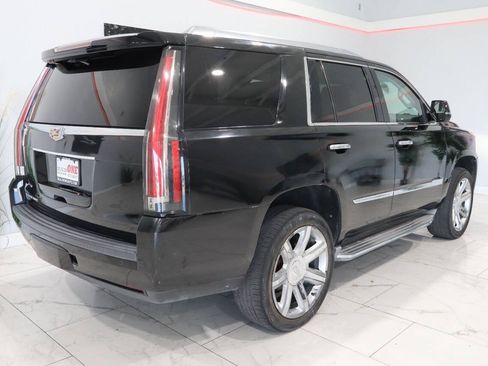 Used 2015 Cadillac Escalade Premium AWD/4WD image 3