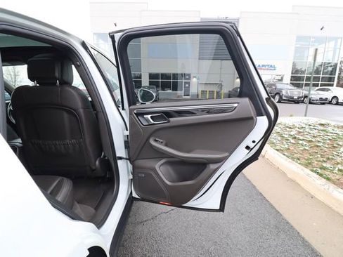Used 2018 Porsche Macan AWD/4WD image 45