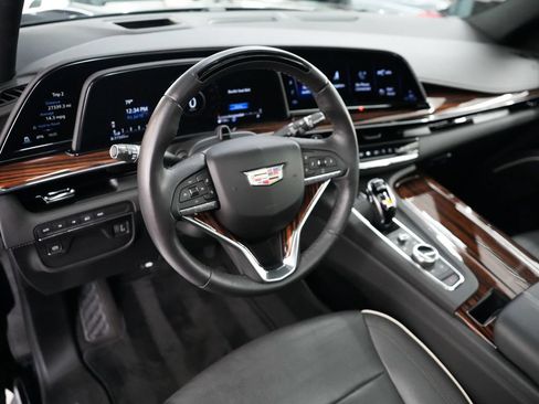 Used 2023 Cadillac Escalade Premium Luxury AWD/4WD image 16