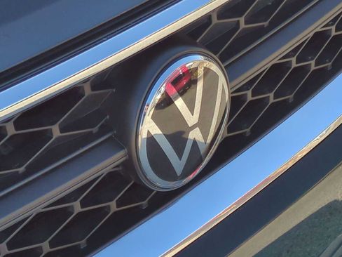 Used 2024 Volkswagen Taos SE image 30