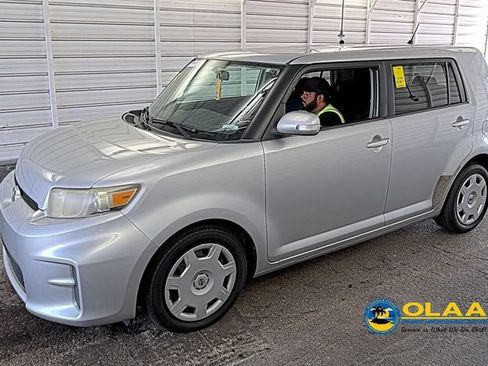 Used 2011 Scion xB FWD image 1