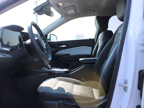 Used 2025 Chevrolet Trax LT image 14