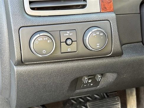 Used 2009 GMC Sierra 3500 SLT w/ SLT Convenience Package image 31