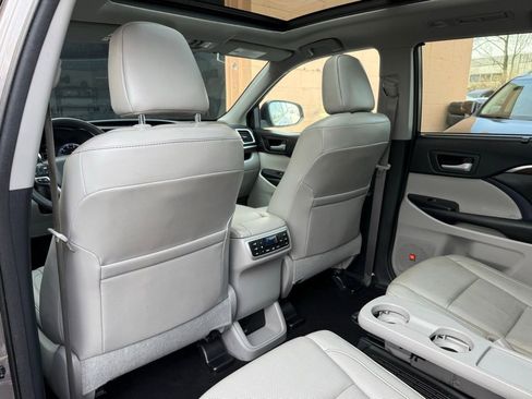 Used 2016 Toyota Highlander Limited Platinum AWD/4WD image 13