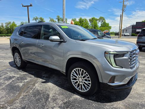 Used 2025 GMC Acadia Denali FWD image 3