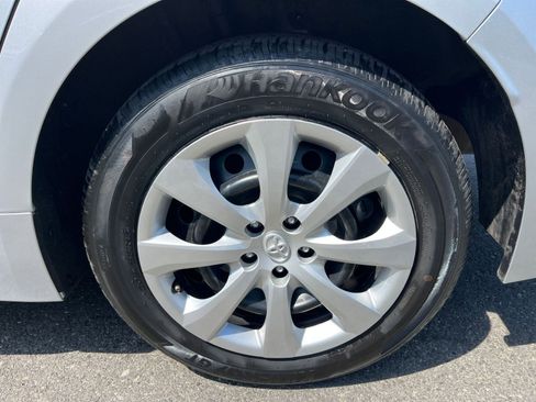 Used 2025 Toyota Corolla LE image 29