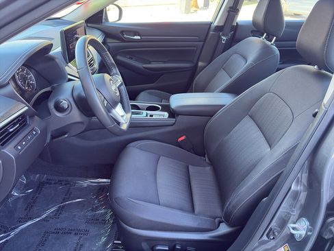 Used 2024 Nissan Altima 2.5 SV w/ SV Premium Package image 12