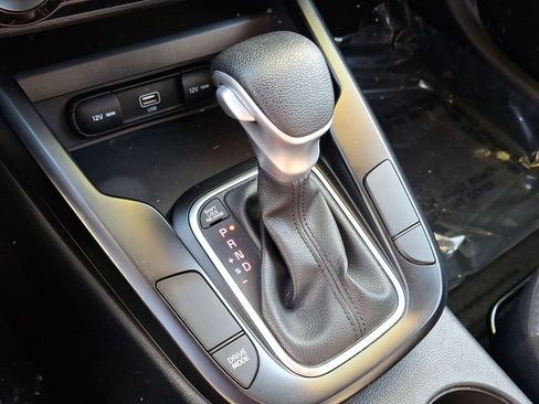 Used 2022 Kia Soul LX FWD image 12