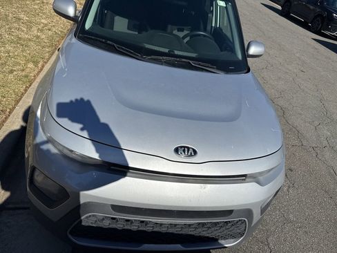 Used 2020 Kia Soul LX image 2
