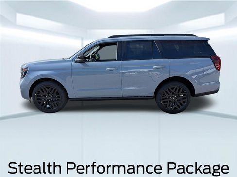 New 2026 Ford Expedition Platinum image 2