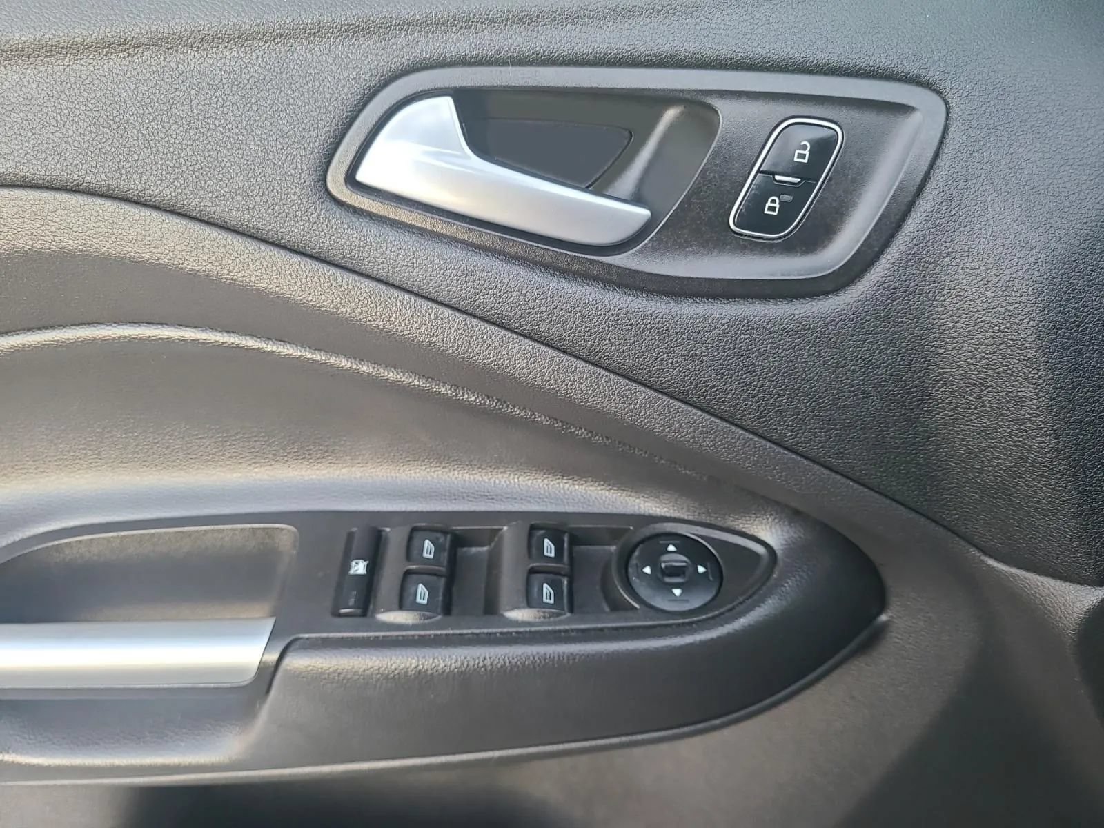 Used 2017 Ford Escape SE FWD image 10