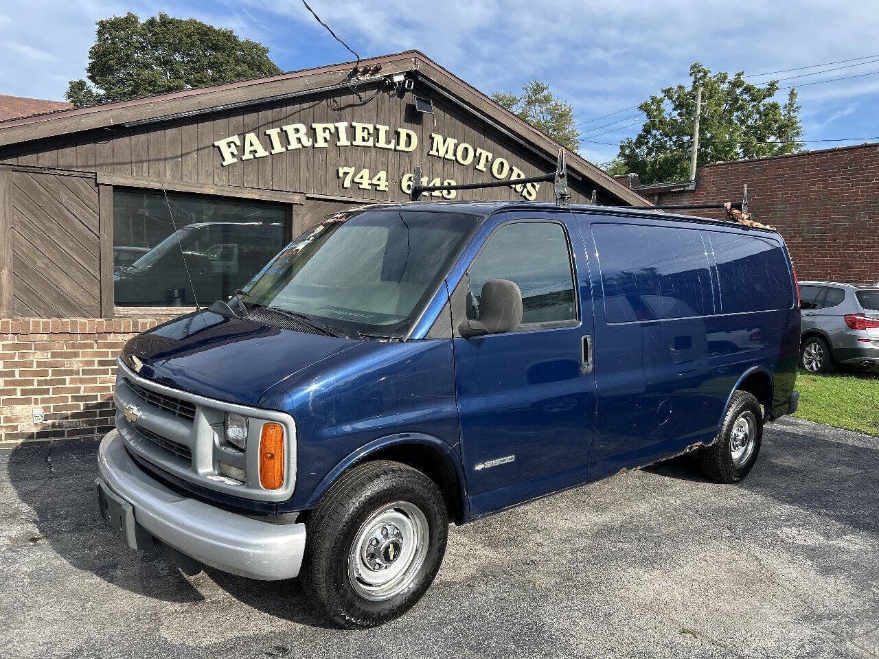 Used 2000 Chevrolet Express 3500 RWD image 1