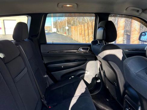 Used 2011 Jeep Grand Cherokee Laredo image 20