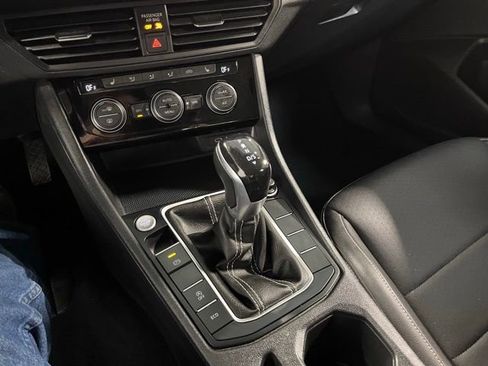 Used 2024 Volkswagen Jetta SE image 29