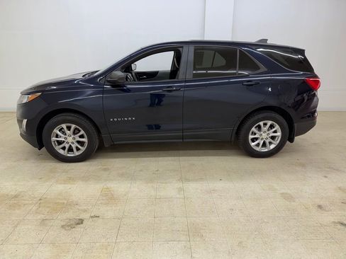 Used 2021 Chevrolet Equinox LS w/ LS Convenience Package image 2