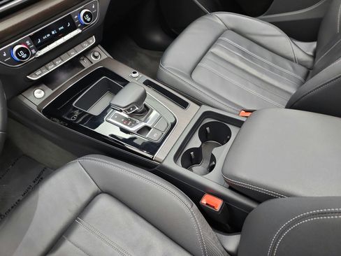Used 2023 Audi Q5 2.0T Premium w/ Convenience Package AWD/4WD image 11