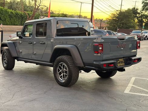 Used 2025 Jeep Gladiator Rubicon w/ Convenience Group AWD/4WD image 6