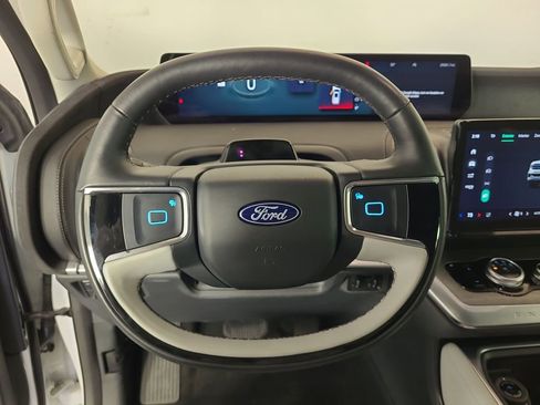 Used 2025 Ford Expedition Max Platinum image 12