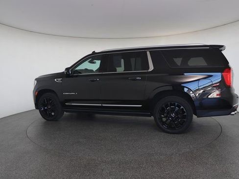 Used 2022 GMC Yukon XL Denali image 8