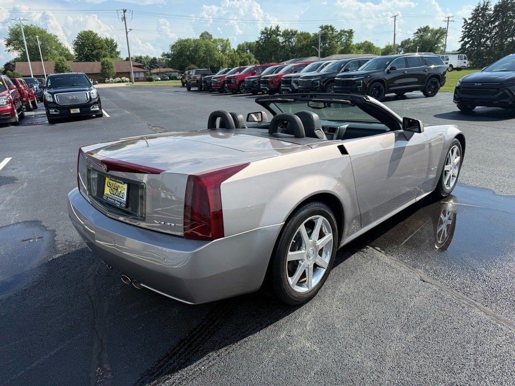 Used 2005 Cadillac XLR RWD image 5