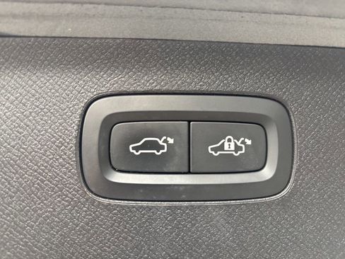 Used 2019 Volvo XC90 T6 Momentum w/ Protection Package Premier image 38