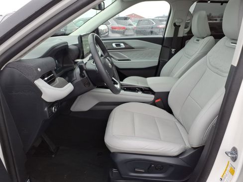 Used 2025 Ford Explorer Platinum w/ Ultimate Package image 13