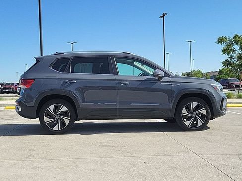 Used 2023 Volkswagen Taos SE AWD/4WD image 9