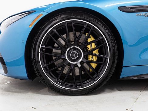 Certified 2023 Mercedes-Benz SL 63 AMG 4MATIC w/ Driver Assistance Package image 39