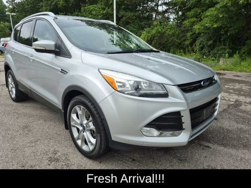 Used 2014 Ford Escape Titanium w/ Equipment Group 401A AWD/4WD image 2