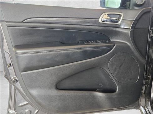 Used 2019 Jeep Grand Cherokee Altitude RWD image 10