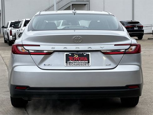 Used 2025 Toyota Camry LE image 5