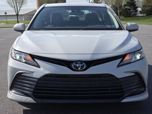 Used 2023 Toyota Camry LE image 3