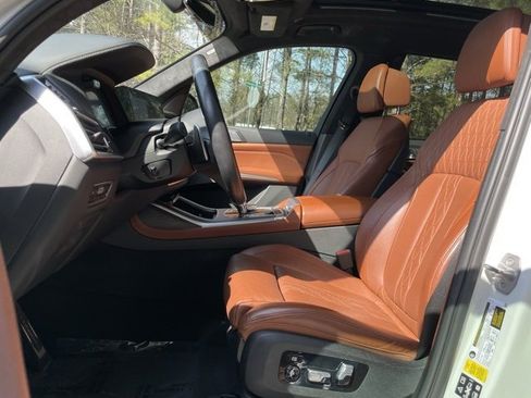 Used 2022 BMW X7 M50i image 14