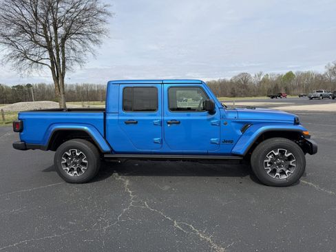 New 2026 Jeep Gladiator Sport AWD/4WD image 6