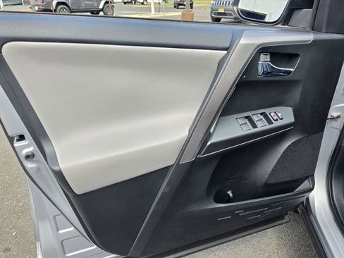 Used 2017 Toyota RAV4 XLE w/ Convenience Package AWD/4WD image 19