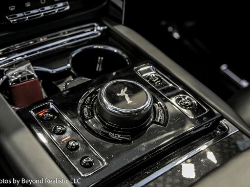 Used 2021 Rolls-Royce Cullinan Black Badge image 44