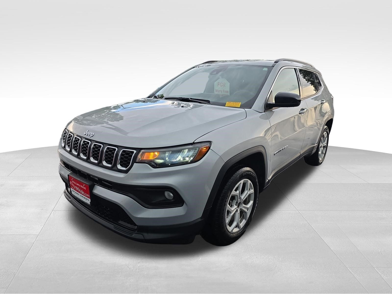 Used 2024 Jeep Compass Latitude AWD/4WD image 1