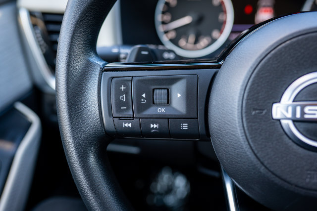 Used 2023 Nissan Rogue SV FWD image 33