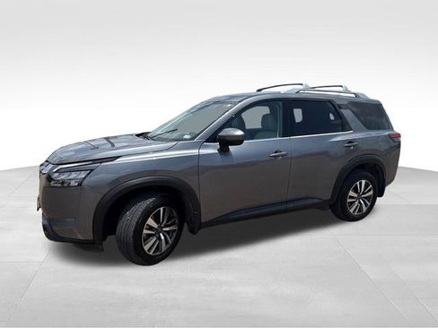 Certified 2025 Nissan Pathfinder SL w/ Cargo Package AWD/4WD image 4