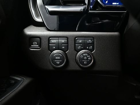 Used 2024 Chevrolet Silverado 1500 LT Trail Boss AWD/4WD image 19