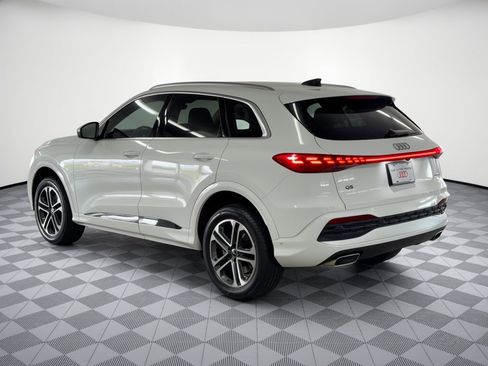 Used 2025 Audi Q5 Premium w/ Convenience Package AWD/4WD image 3