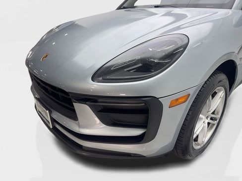 Used 2022 Porsche Macan AWD/4WD image 16