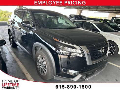 Used 2025 Nissan Pathfinder SL AWD/4WD image 1