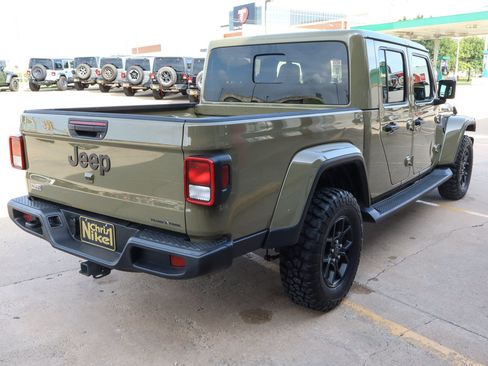 Used 2025 Jeep Gladiator Sport AWD/4WD image 5