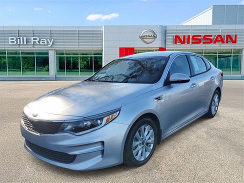 Used 2018 Kia Optima LX w/ 17" Alloy Wheels Package image 2