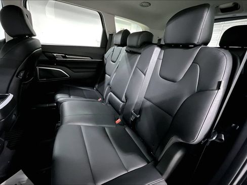 Used 2025 Kia Telluride LX FWD image 21