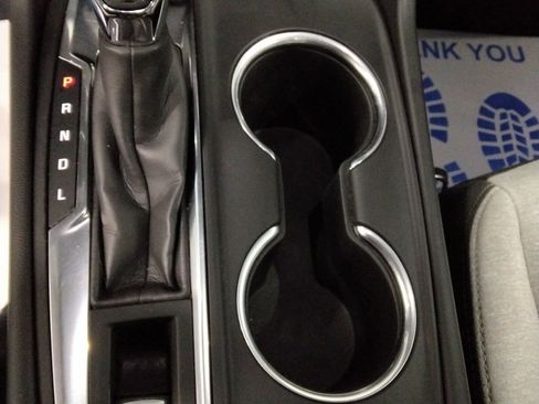 Used 2022 Chevrolet Equinox LS image 19